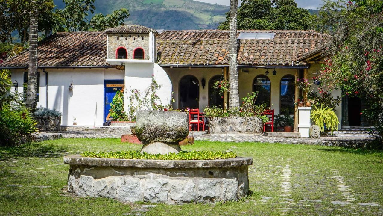 Hosteria Museart Pantavi Hotel Tumbabiro Exterior photo